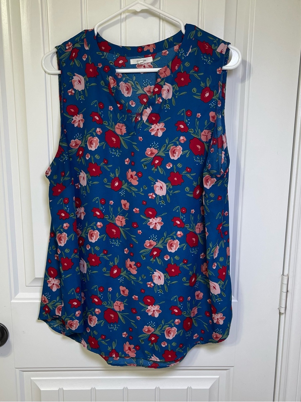 Maurices 1X Blue Floral Tank Top Sleeveless V Notch Neck Shell Blouse